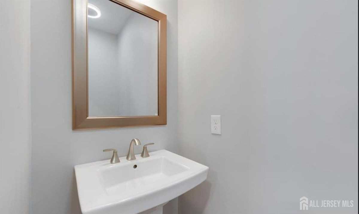 92 2nd St - Photo 6 of 28