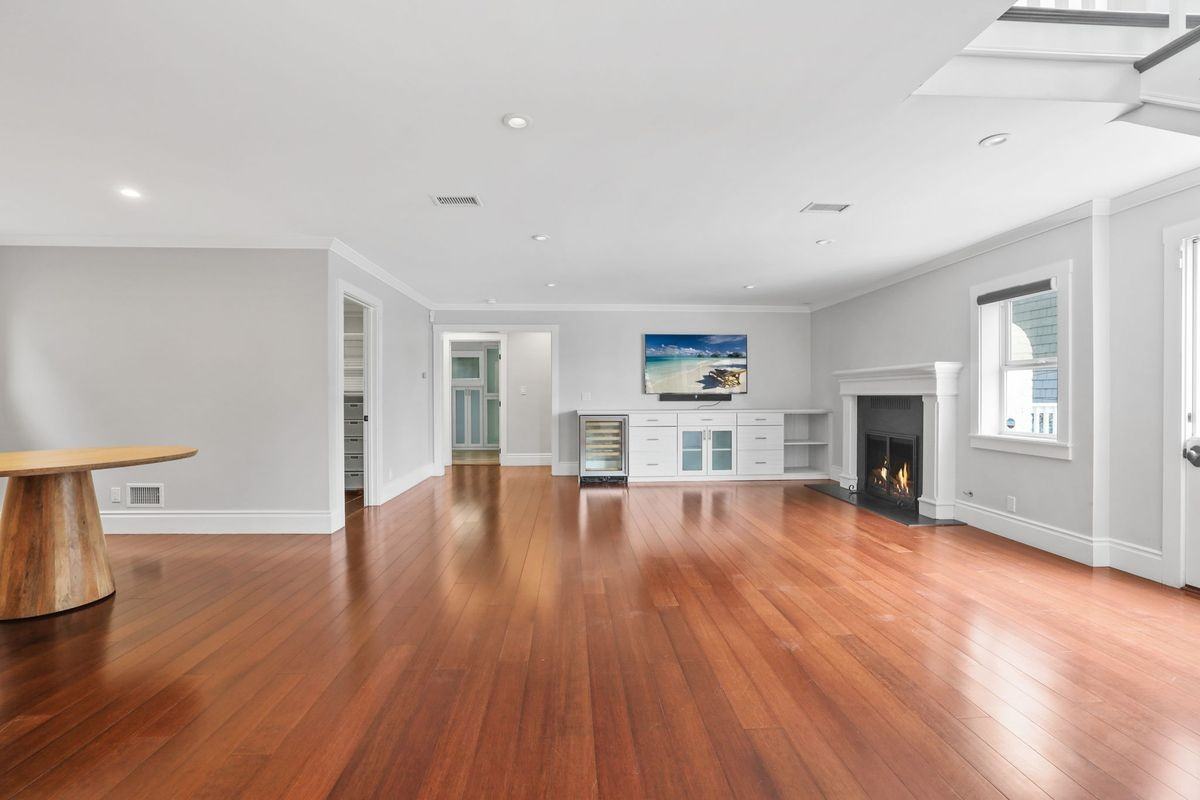 2520 Cliff Dr - Photo 4 of 49