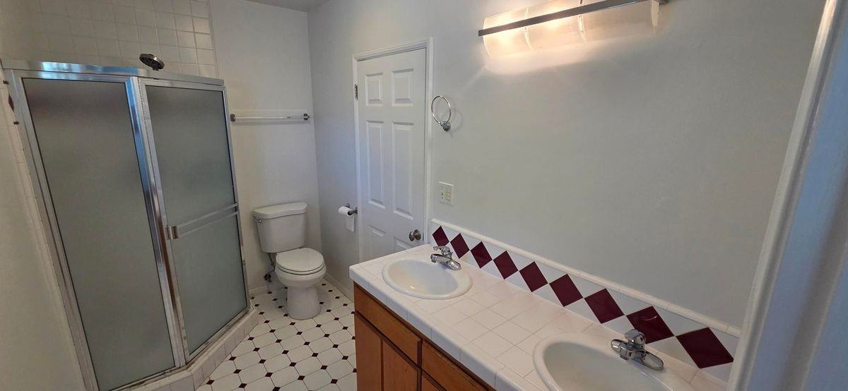 7812 Truxton Ave - Photo 2 of 18