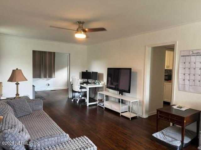 1729 Embassy Dr - Photo 2 of 24