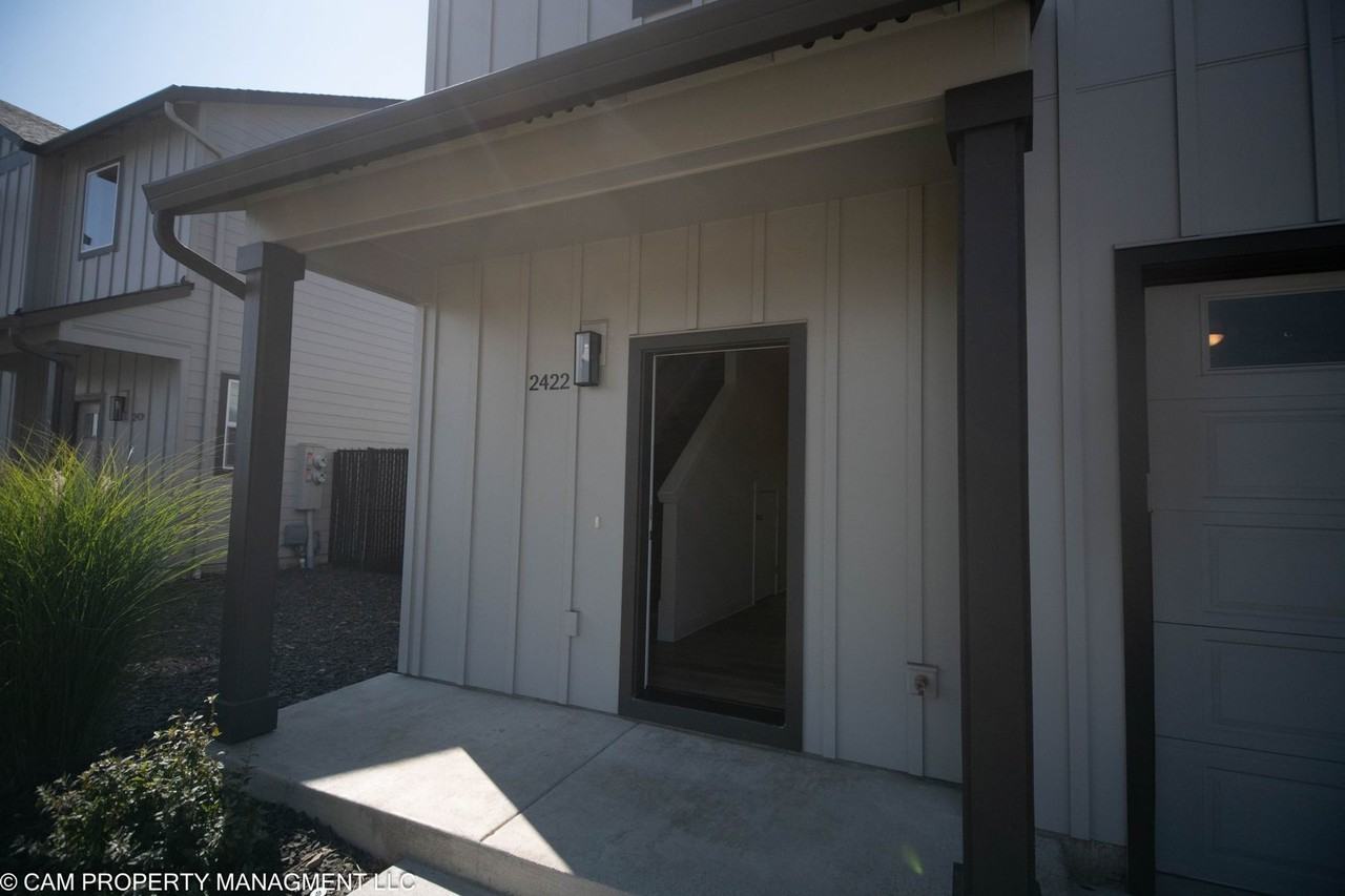 2422 Leonard Ln - Photo 2 of 17