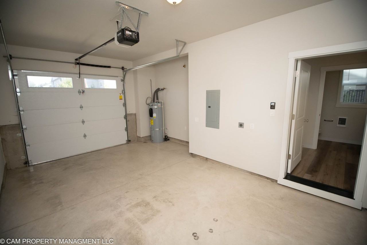 2422 Leonard Ln - Photo 4 of 17