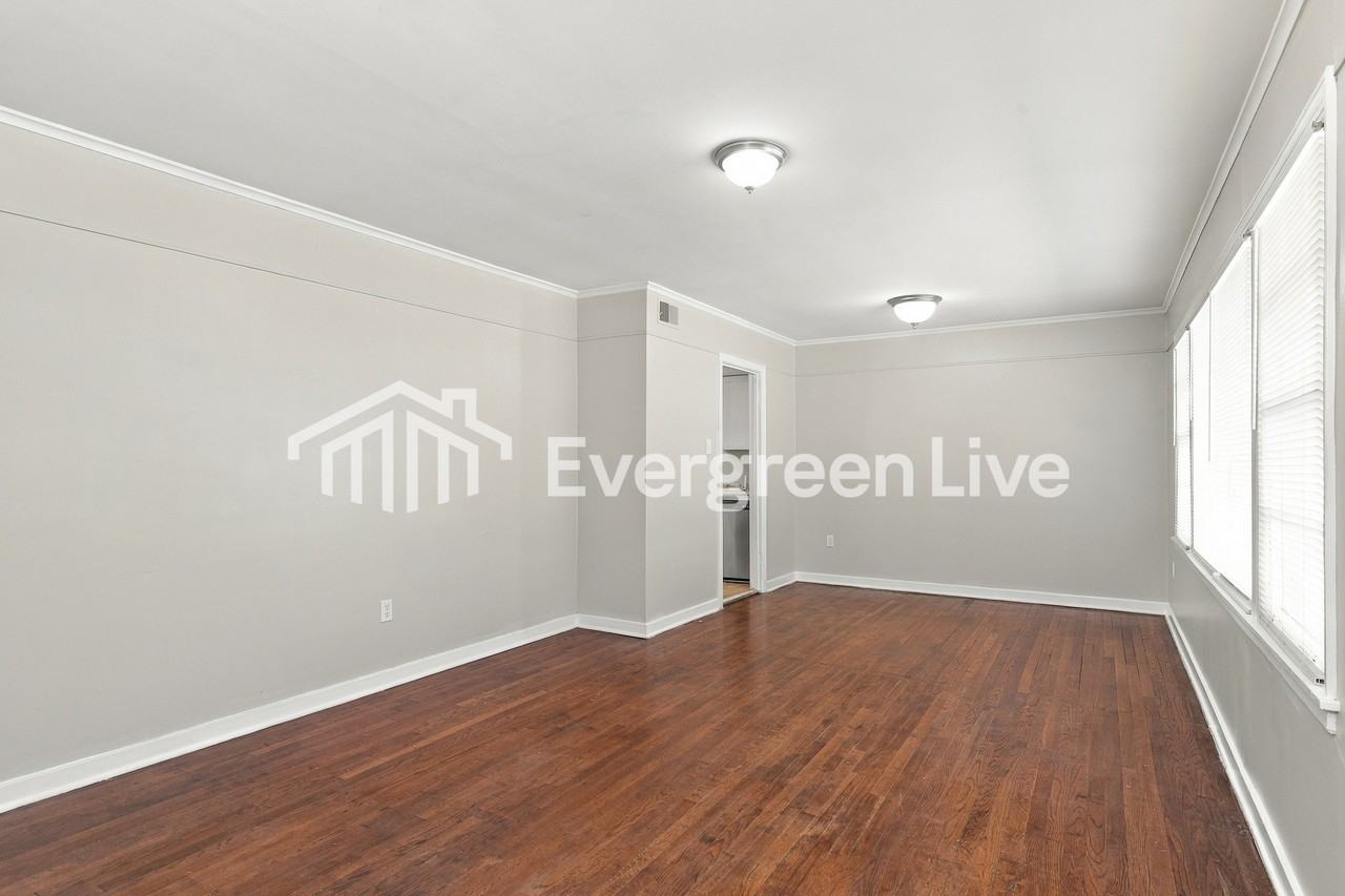 226 Meadowview St - Photo 3 of 15