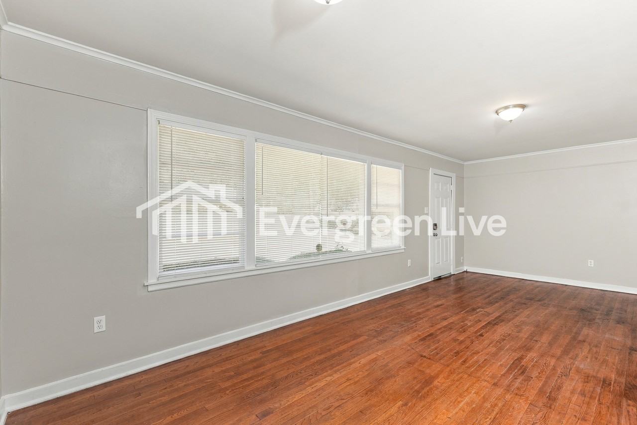 226 Meadowview St - Photo 4 of 15
