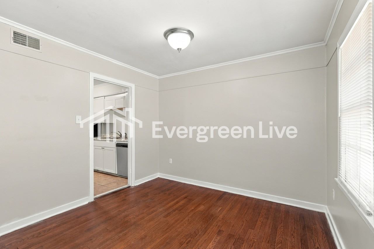 226 Meadowview St - Photo 5 of 15