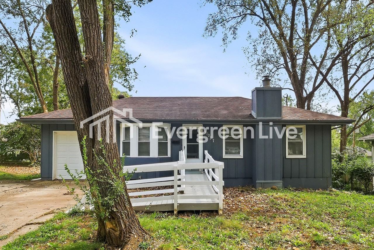 11037 Greenwood Rd - Photo 2 of 15
