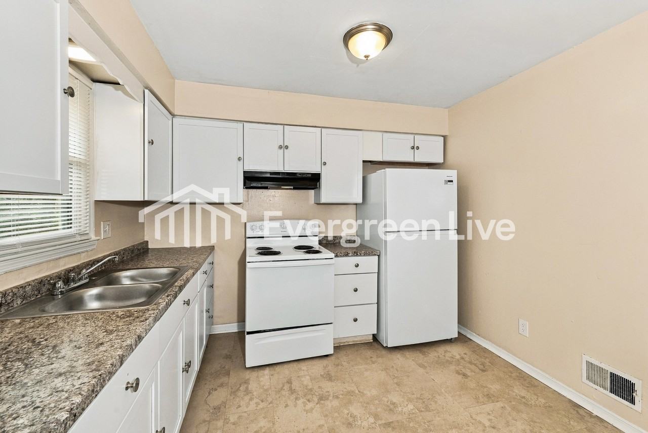 11037 Greenwood Rd - Photo 7 of 15