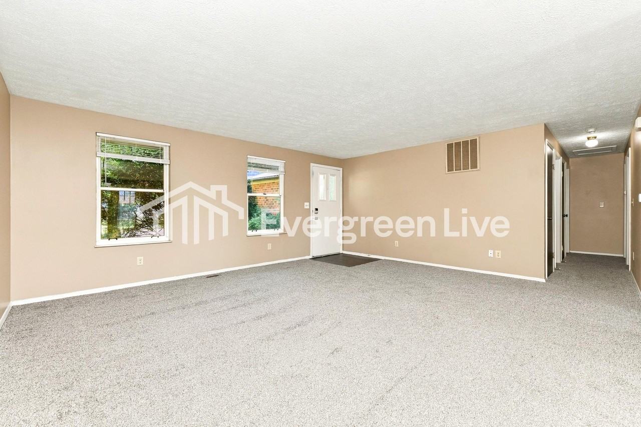 6056 Green Knolls Dr - Photo 5 of 16