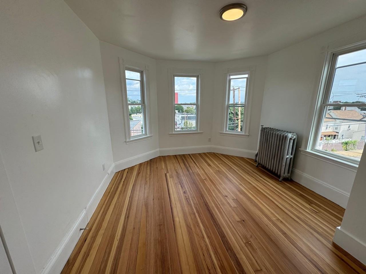 96 Webster Ave #3 - Photo 3 of 8
