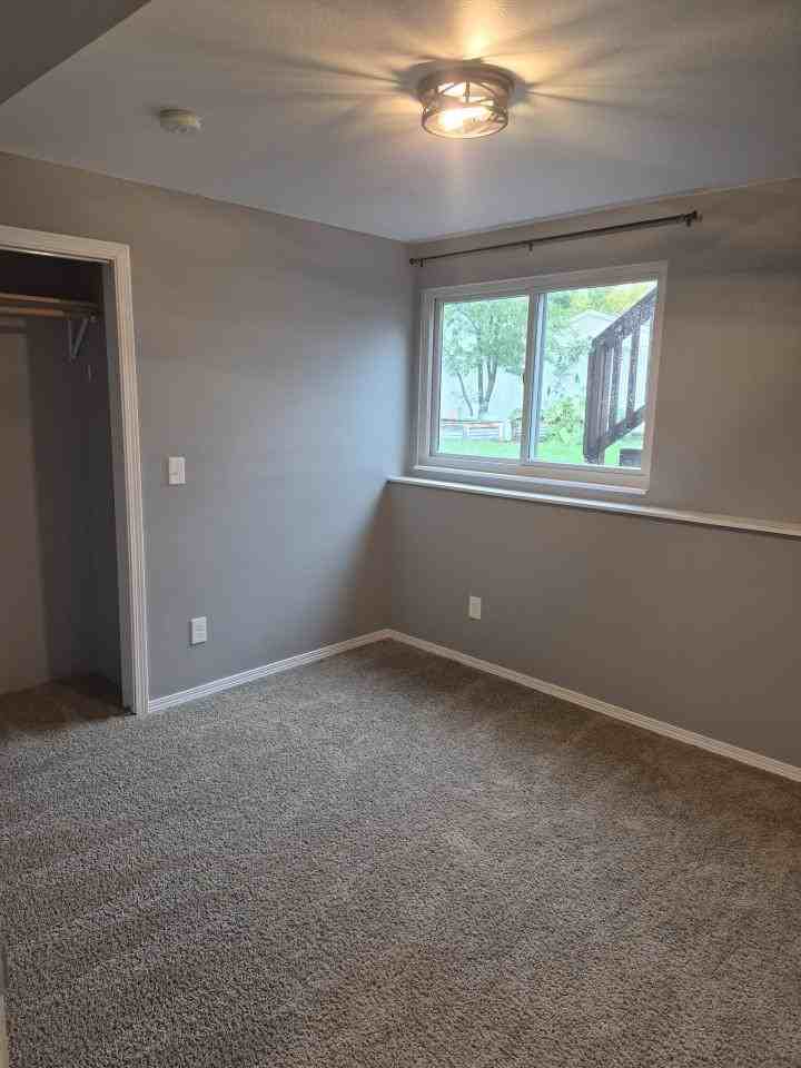 1145 Hemingway Ave - Photo 4 of 10