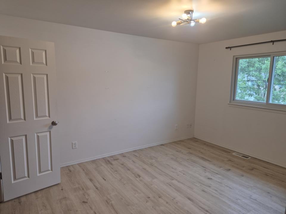 1145 Hemingway Ave - Photo 7 of 10
