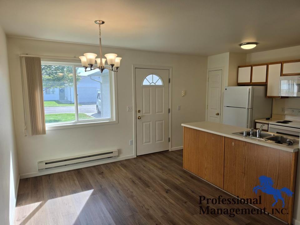 1502 38th St W #9 - Photo 2 of 8