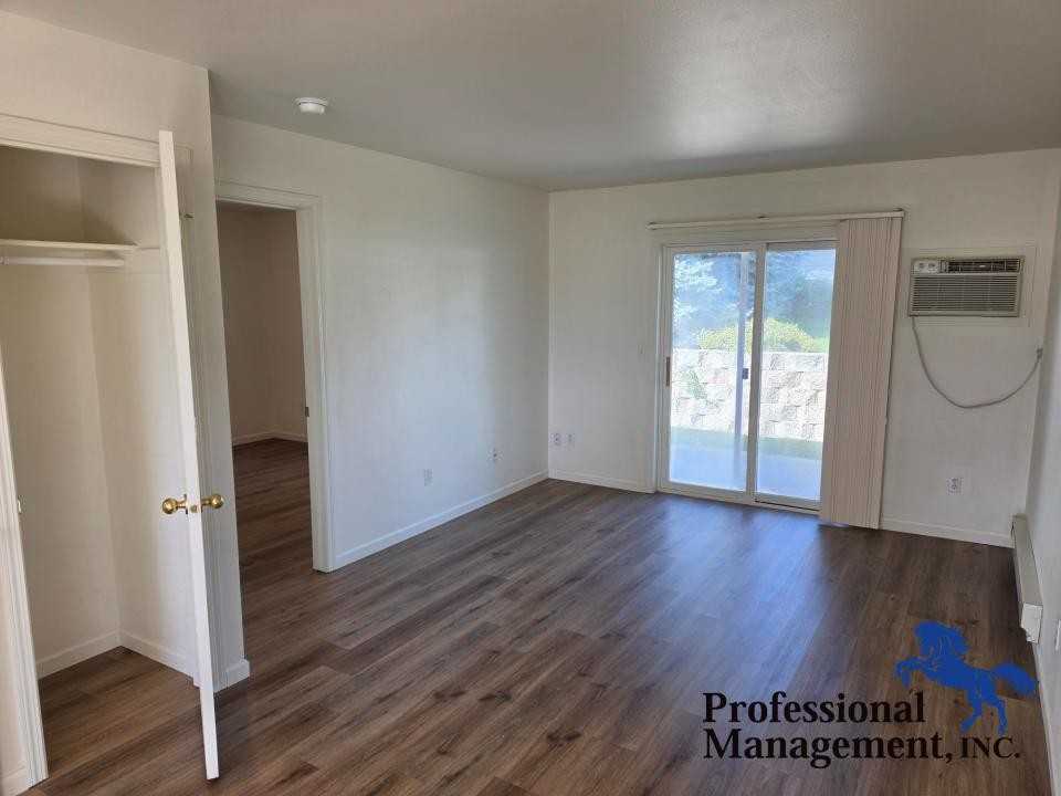 1502 38th St W #9 - Photo 4 of 8