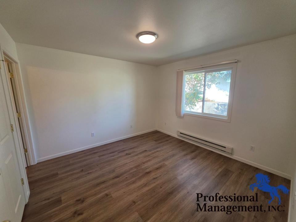 1502 38th St W #9 - Photo 5 of 8