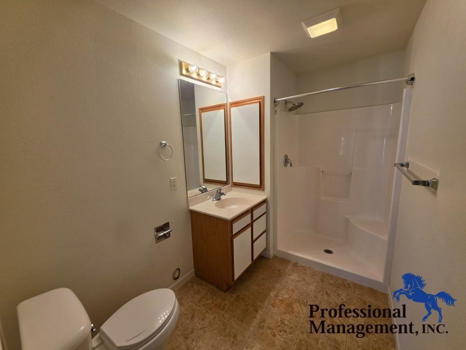 1502 38th St W #9 - Photo 6 of 8