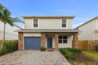 732 Nw 18th Way - Photo 1 of 1