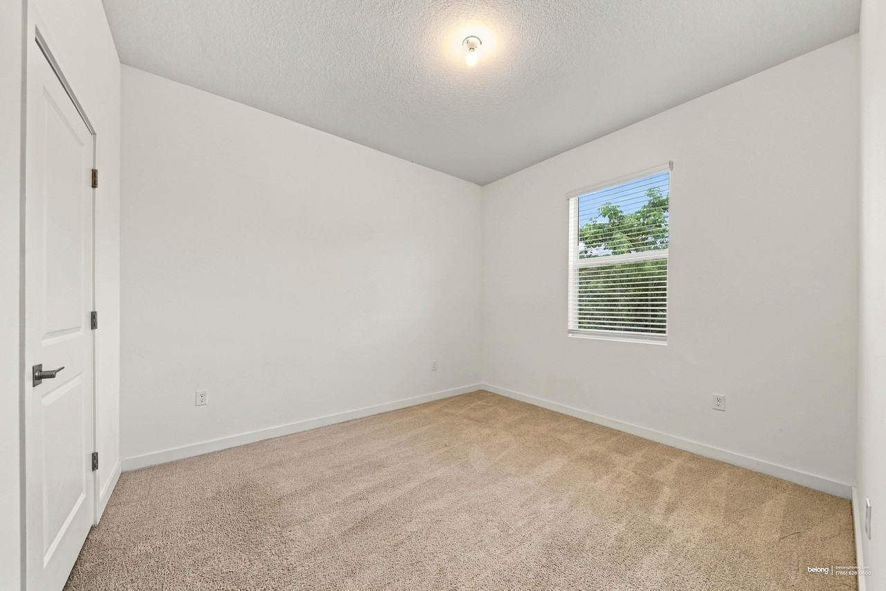 732 Nw 18th Way - Photo 6 of 23