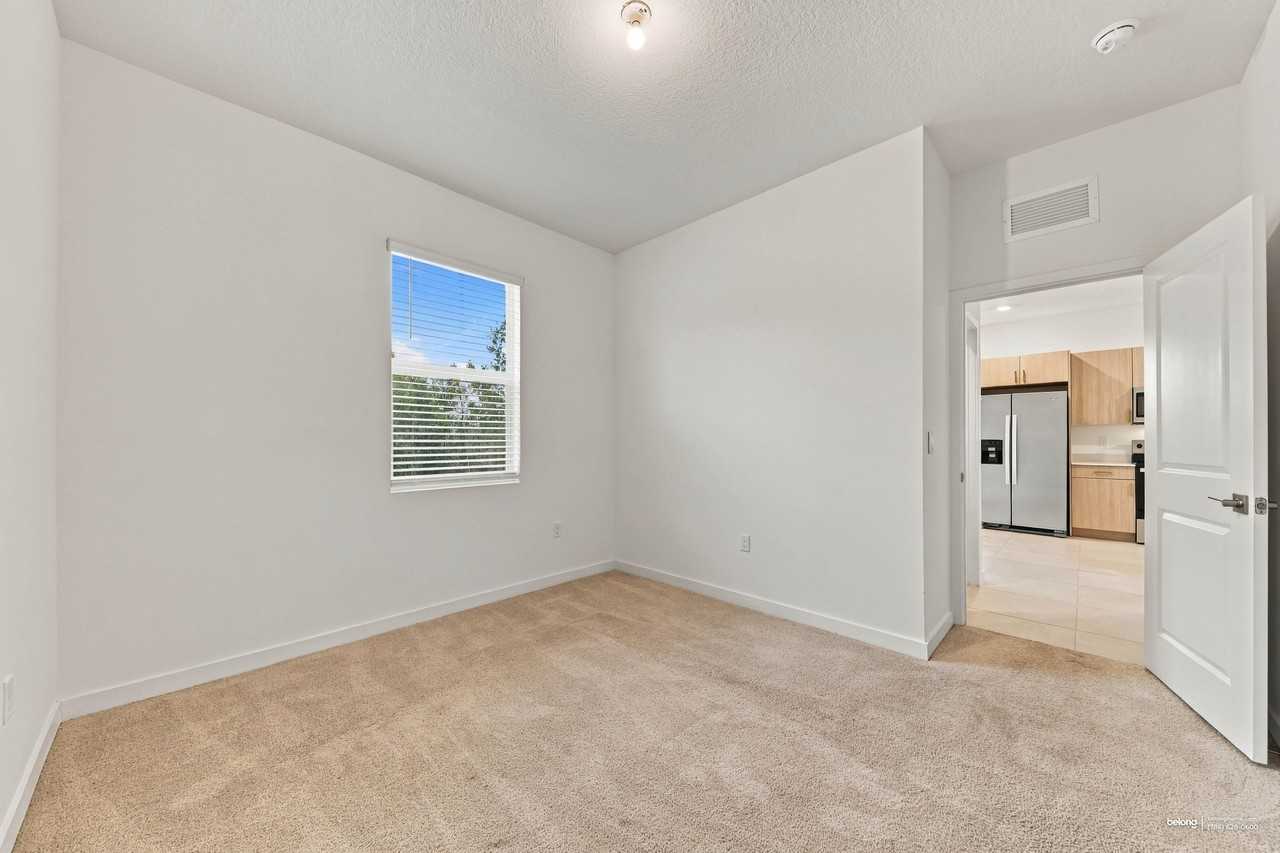 732 Nw 18th Way - Photo 7 of 23