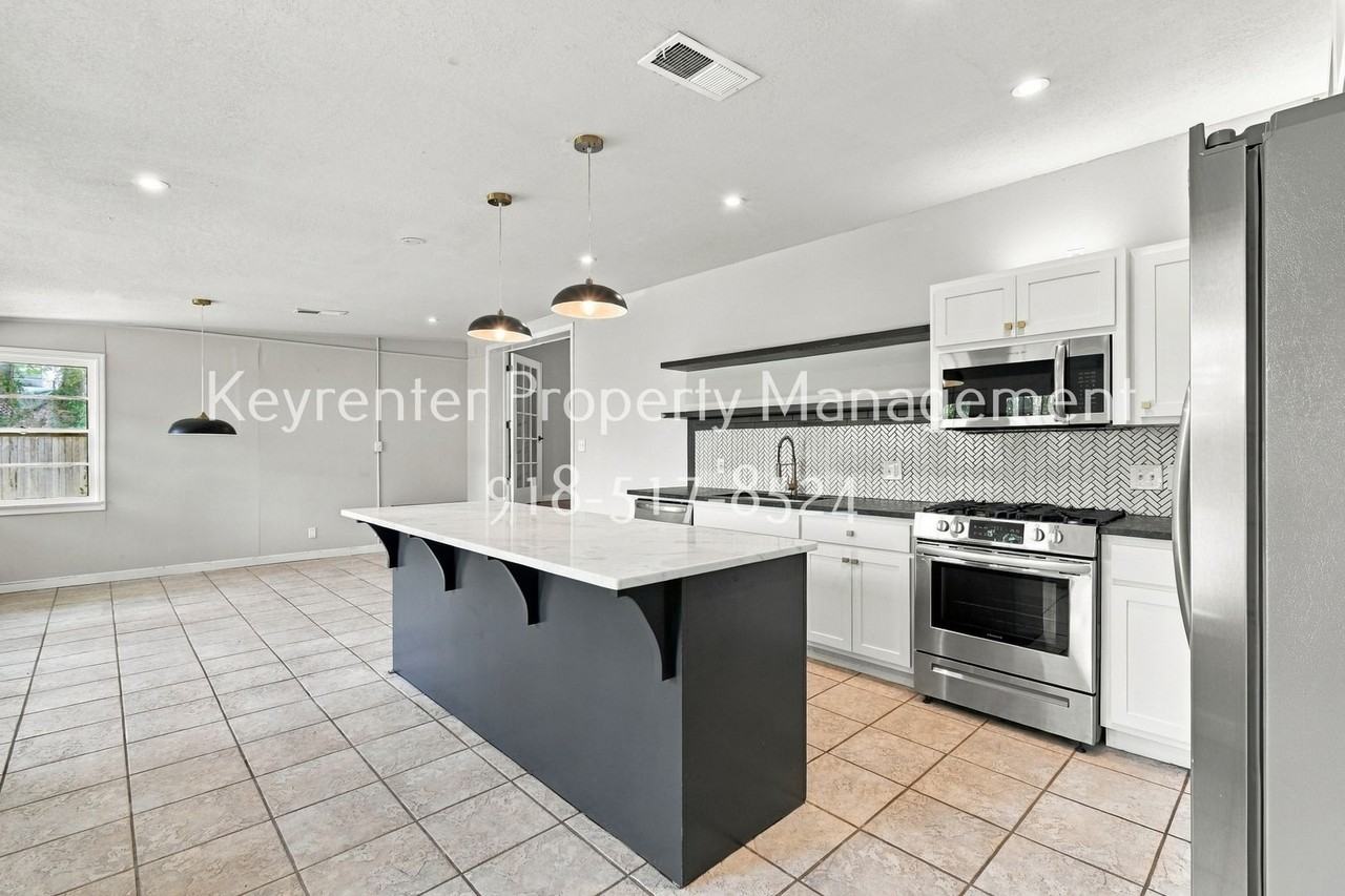 217 E 33rd Pl - Photo 2 of 23