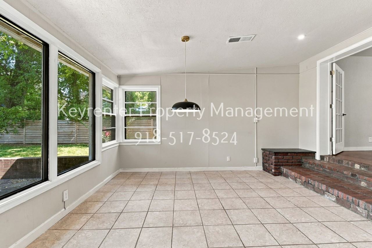217 E 33rd Pl - Photo 4 of 23