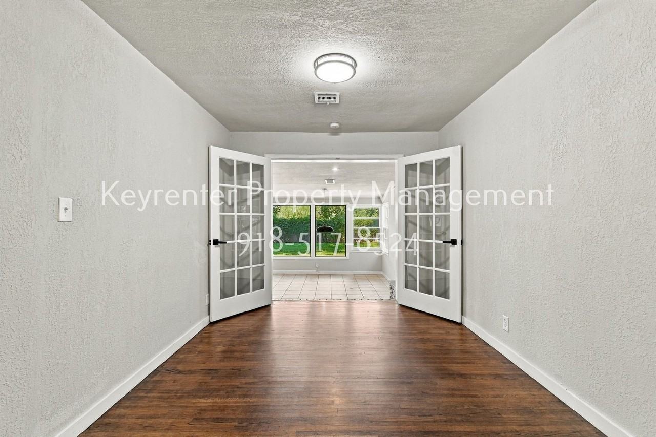 217 E 33rd Pl - Photo 6 of 23
