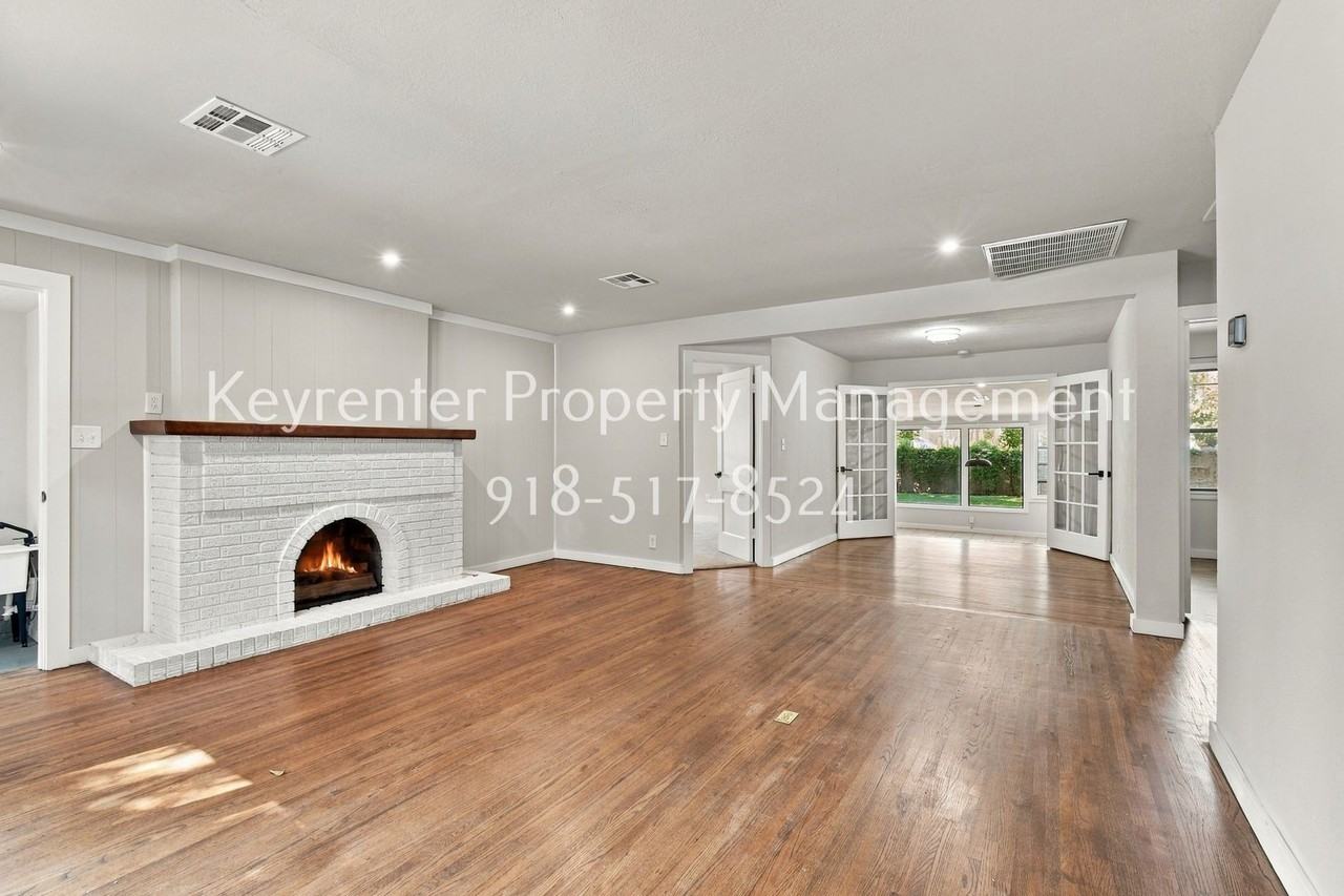 217 E 33rd Pl - Photo 7 of 23