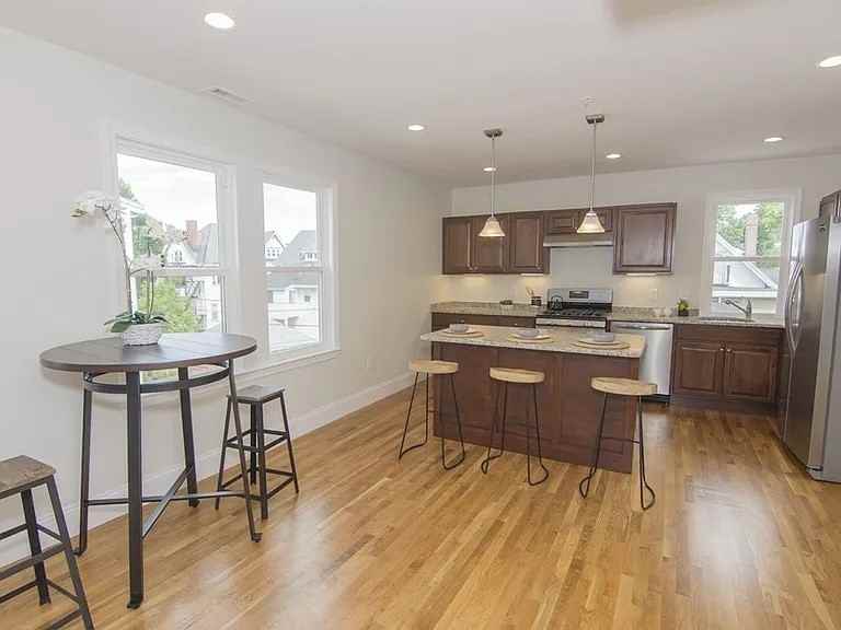 79 Thurston St #2 - Photo 5 of 14