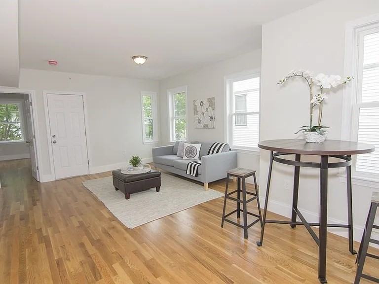 79 Thurston St #2 - Photo 6 of 14