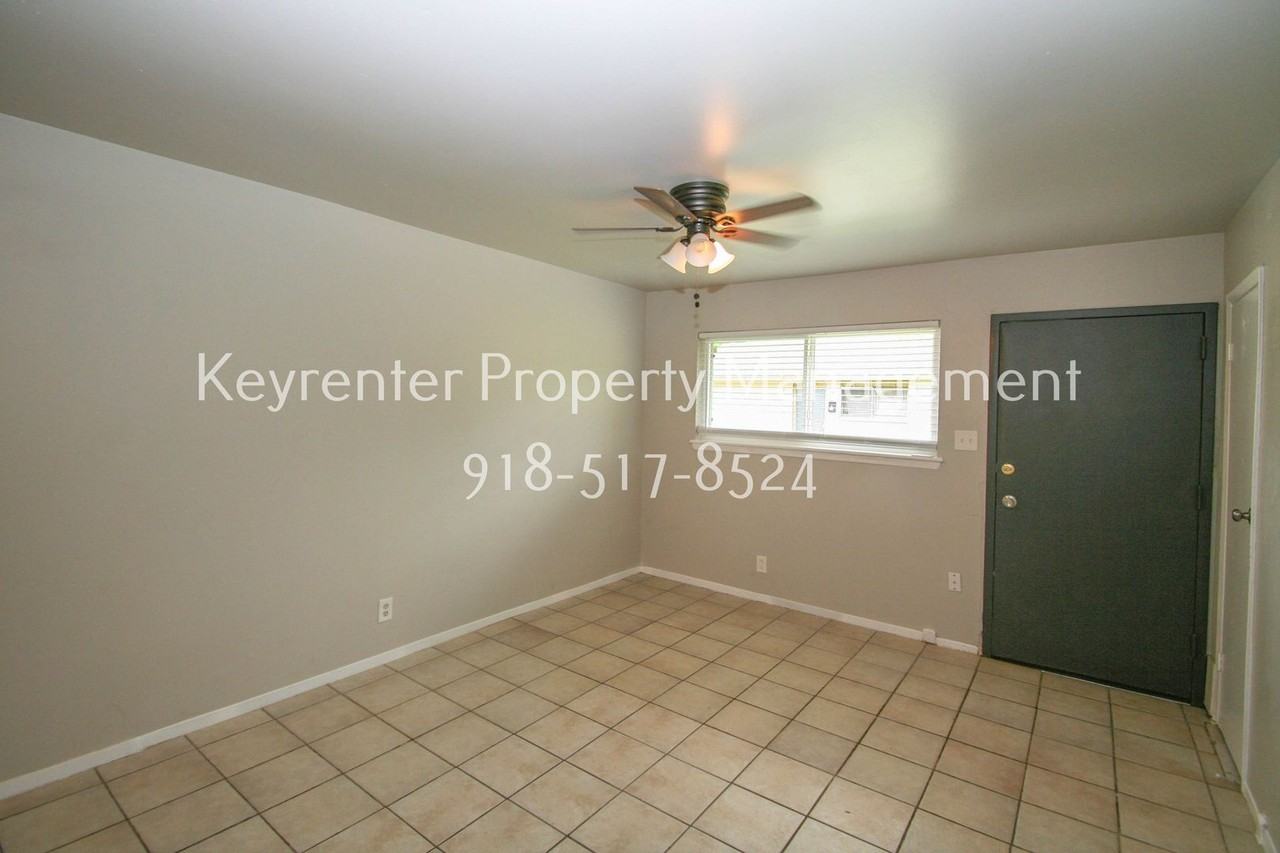 1310 N Irvington Ave Apt B - Photo 3 of 13