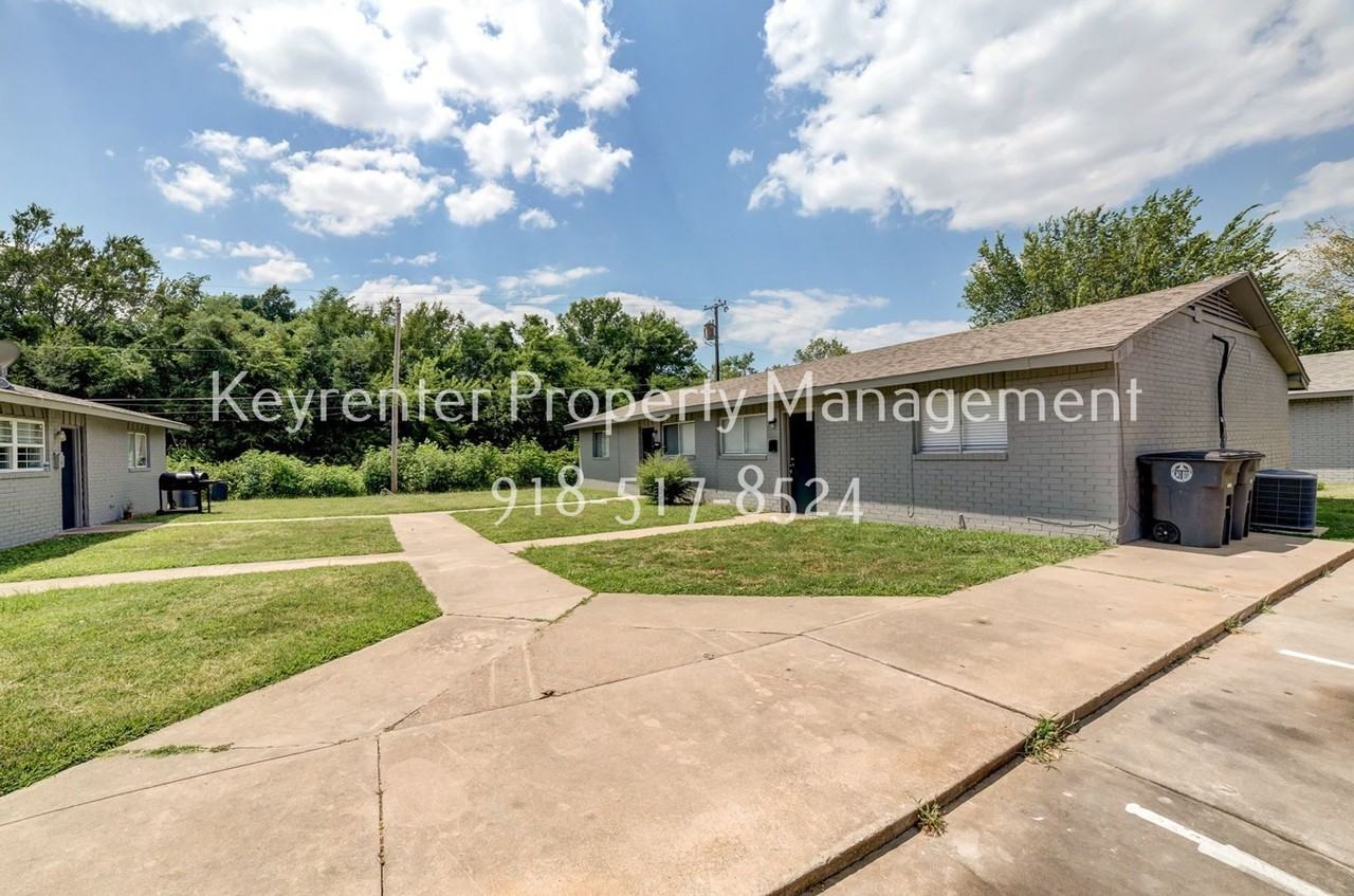 1310 N Irvington Ave Apt B - Photo 5 of 13