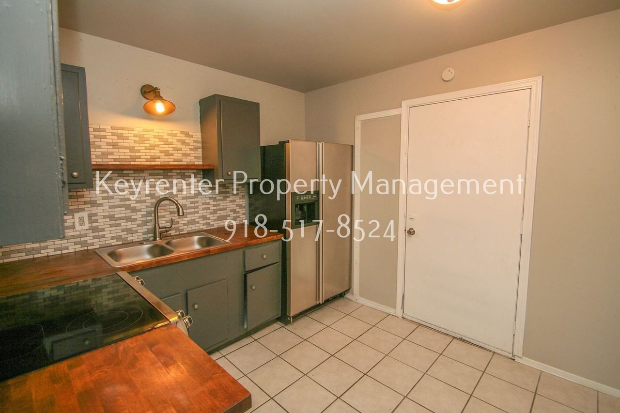 1310 N Irvington Ave Apt B - Photo 6 of 13
