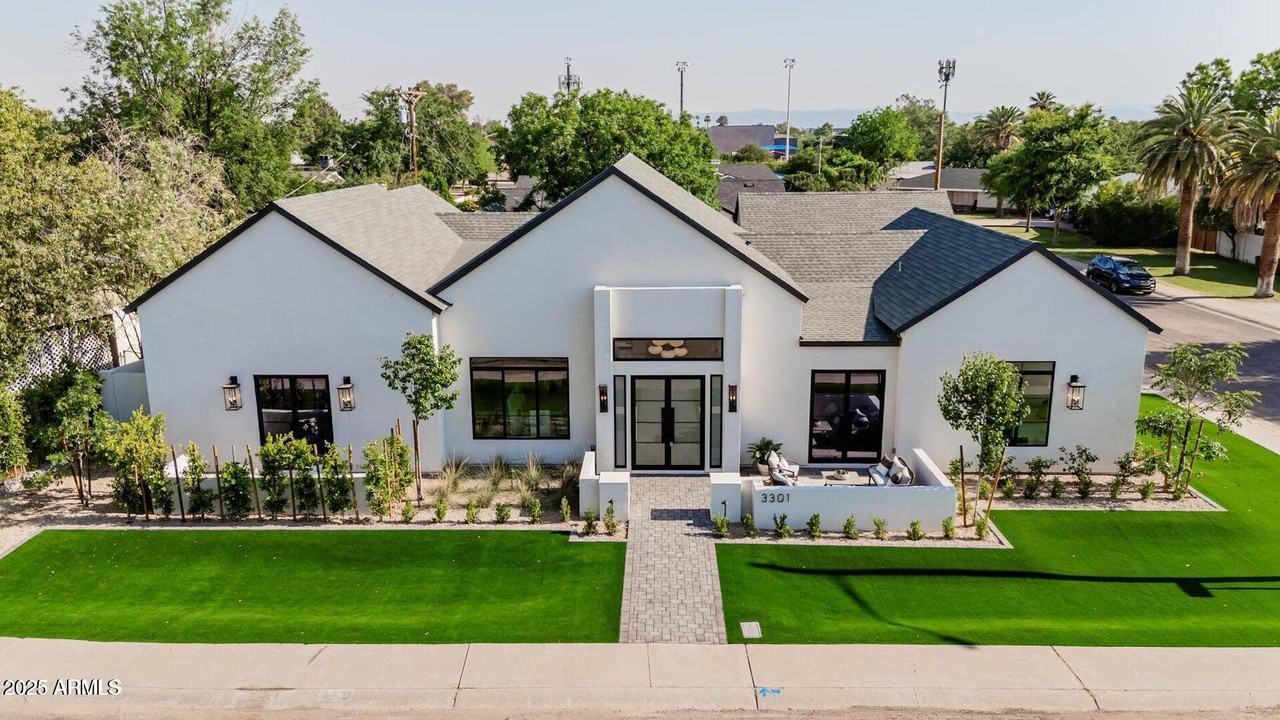 3301 E Elm St