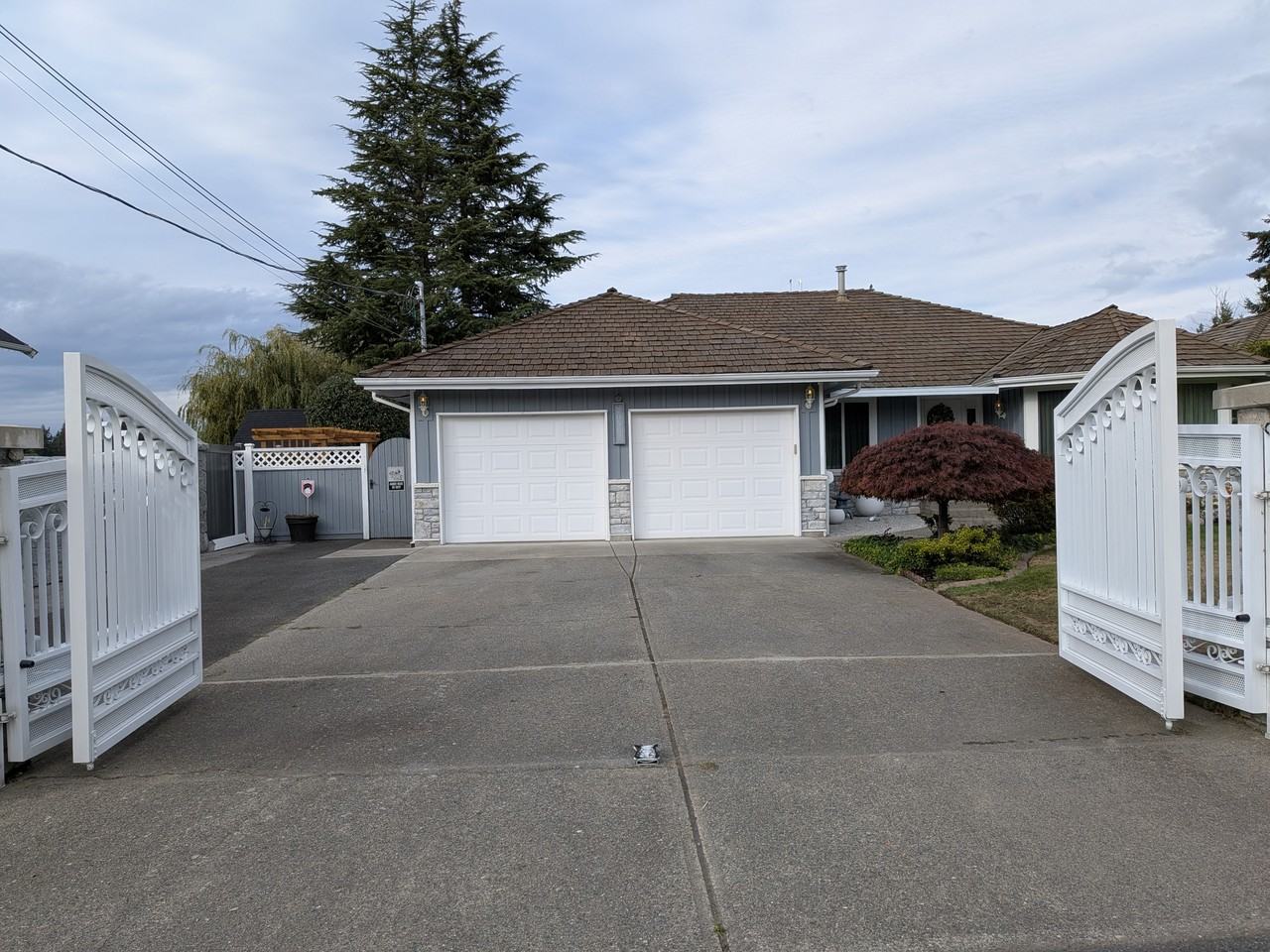 20567 28 Avenue - Photo 6 of 30