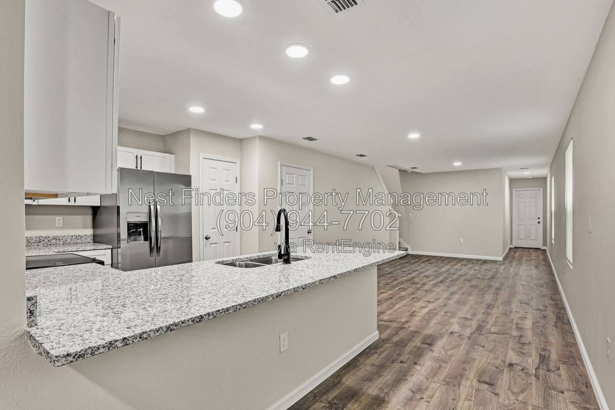 9091 India Ave - Photo 3 of 20