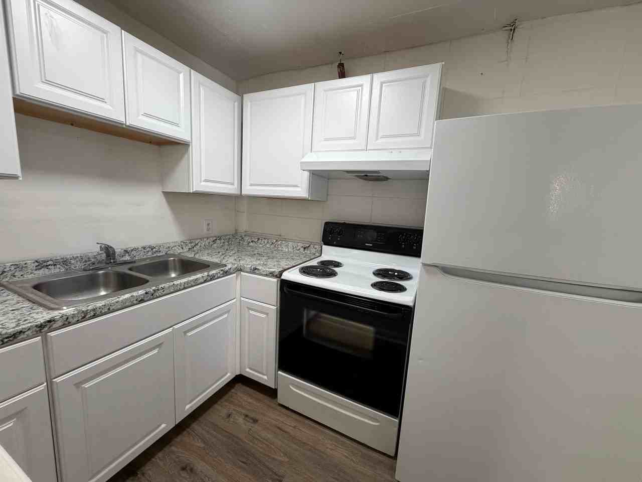 1040 Bert Rd - Photo 5 of 11