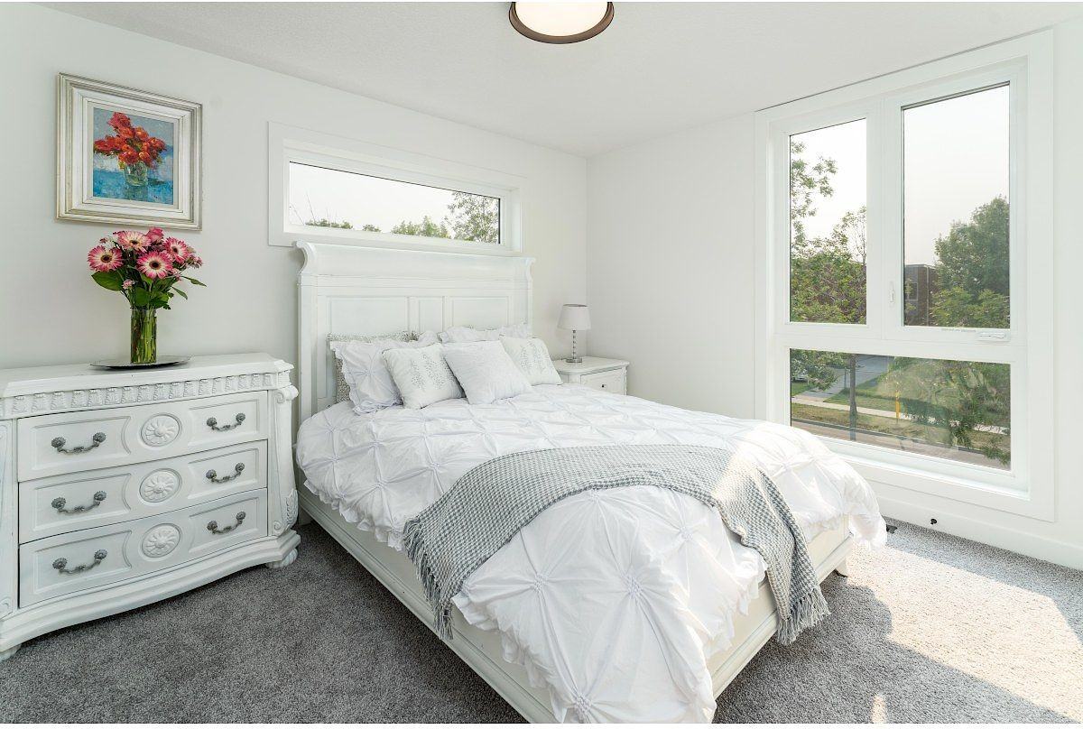 10121 116 Ave Nw - Photo 2 of 7
