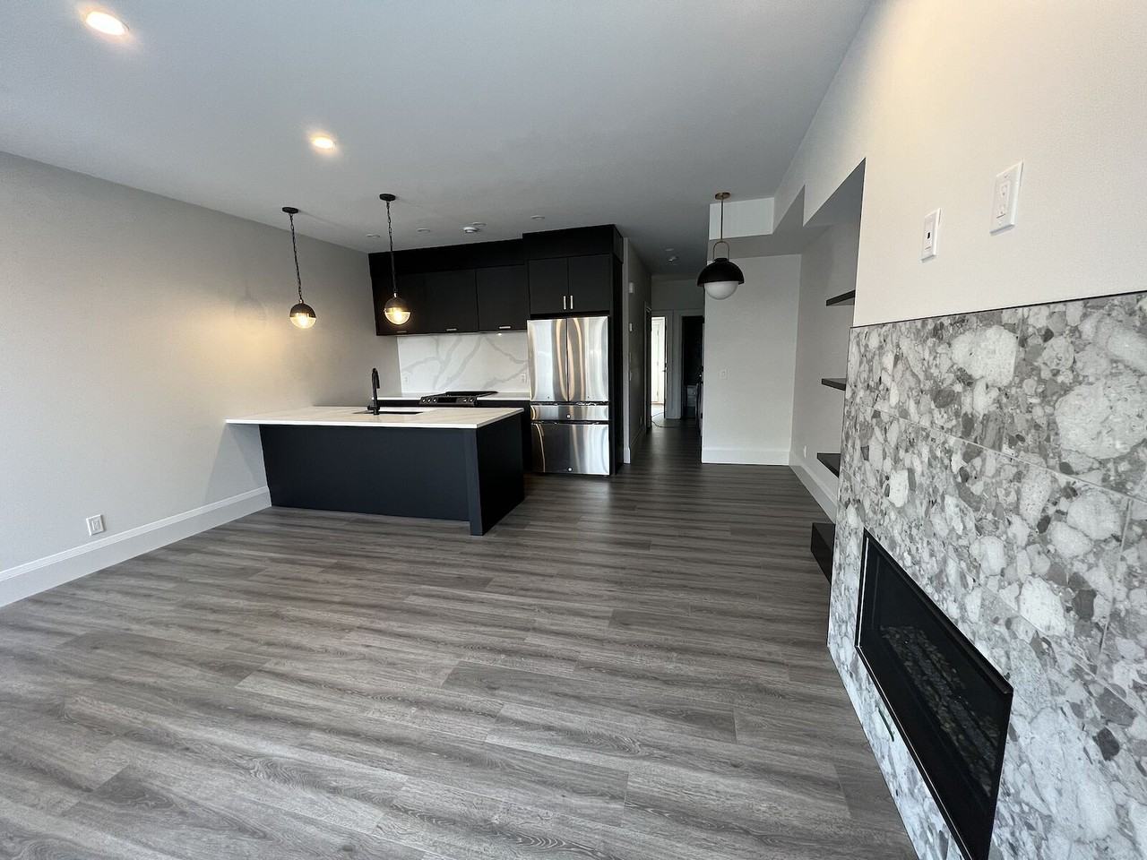 2131 21 Ave Sw - Photo 2 of 11