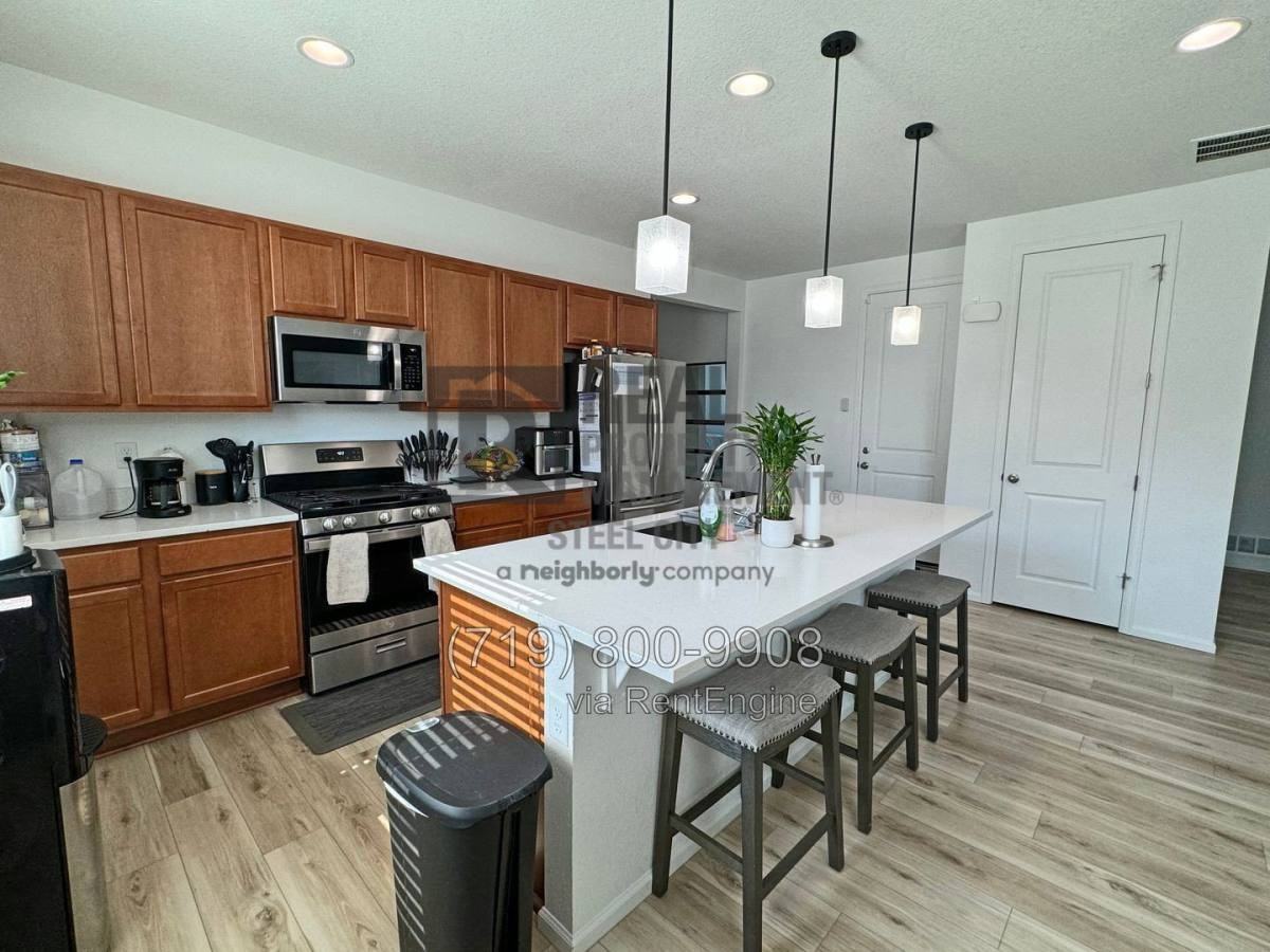 2204 Sunrise Ln - Photo 3 of 18