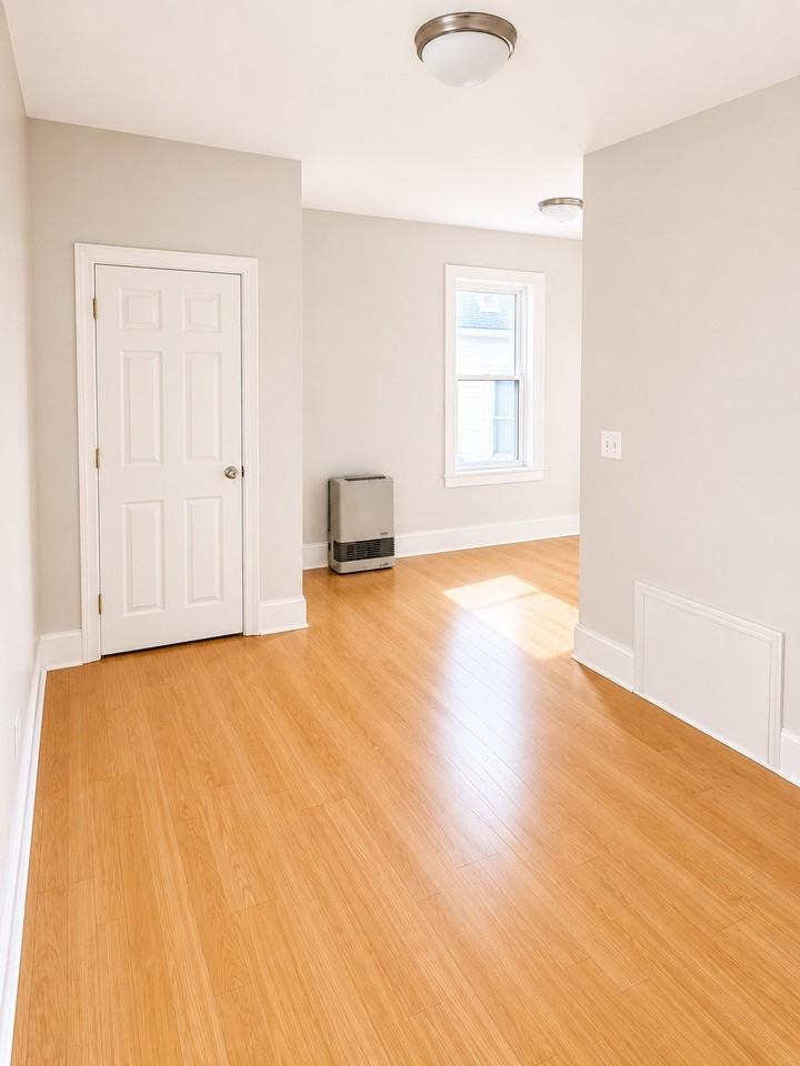 115 Woodford St - Photo 3 of 8