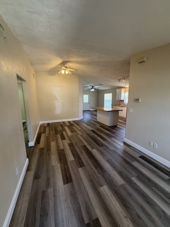 713 Ellen St #NA - Photo 4 of 20
