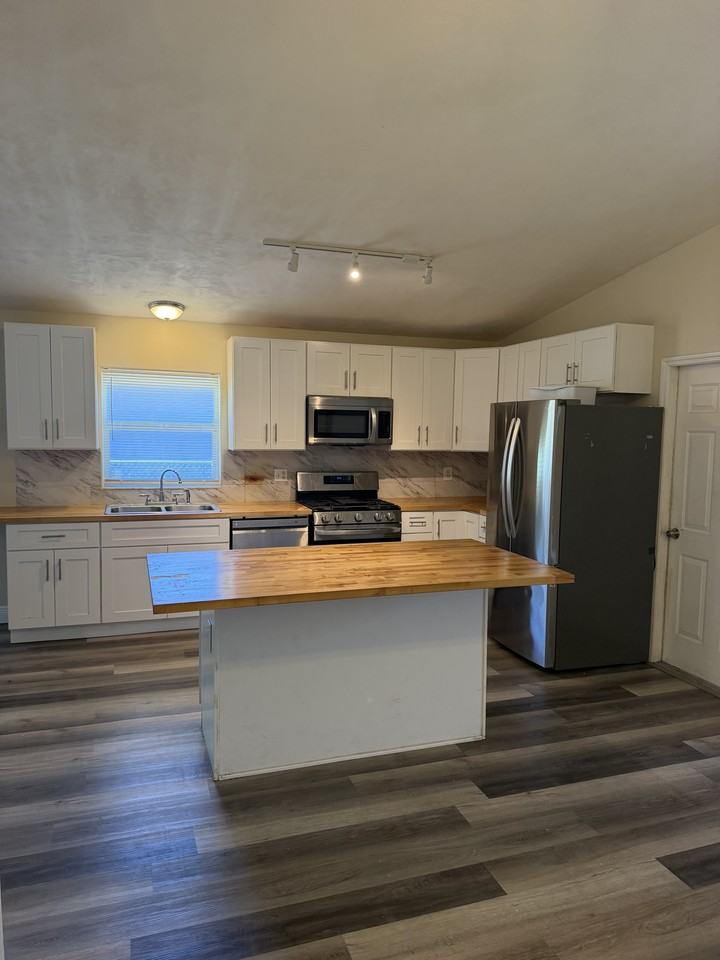 713 Ellen St #NA - Photo 6 of 20