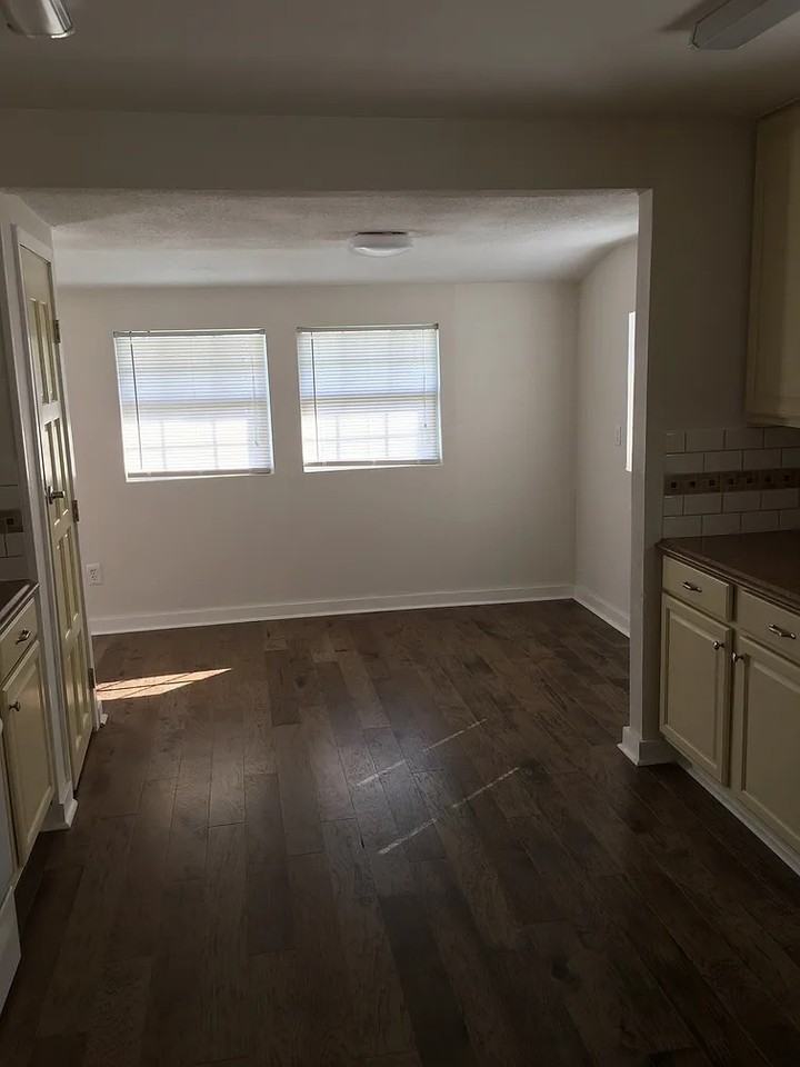 307 W 11th St #NA - Photo 4 of 11