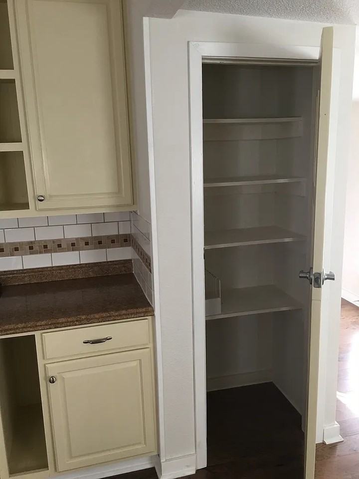 307 W 11th St #NA - Photo 5 of 11