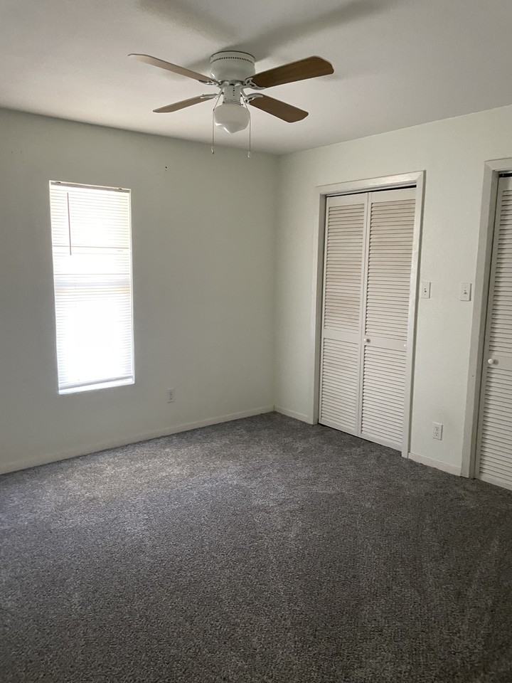 307 W 11th St #NA - Photo 7 of 11