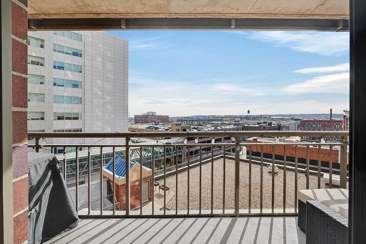300 Walnut St #604 - Photo 2 of 7