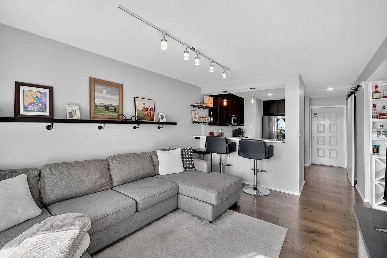 300 Walnut St #604 - Photo 4 of 7
