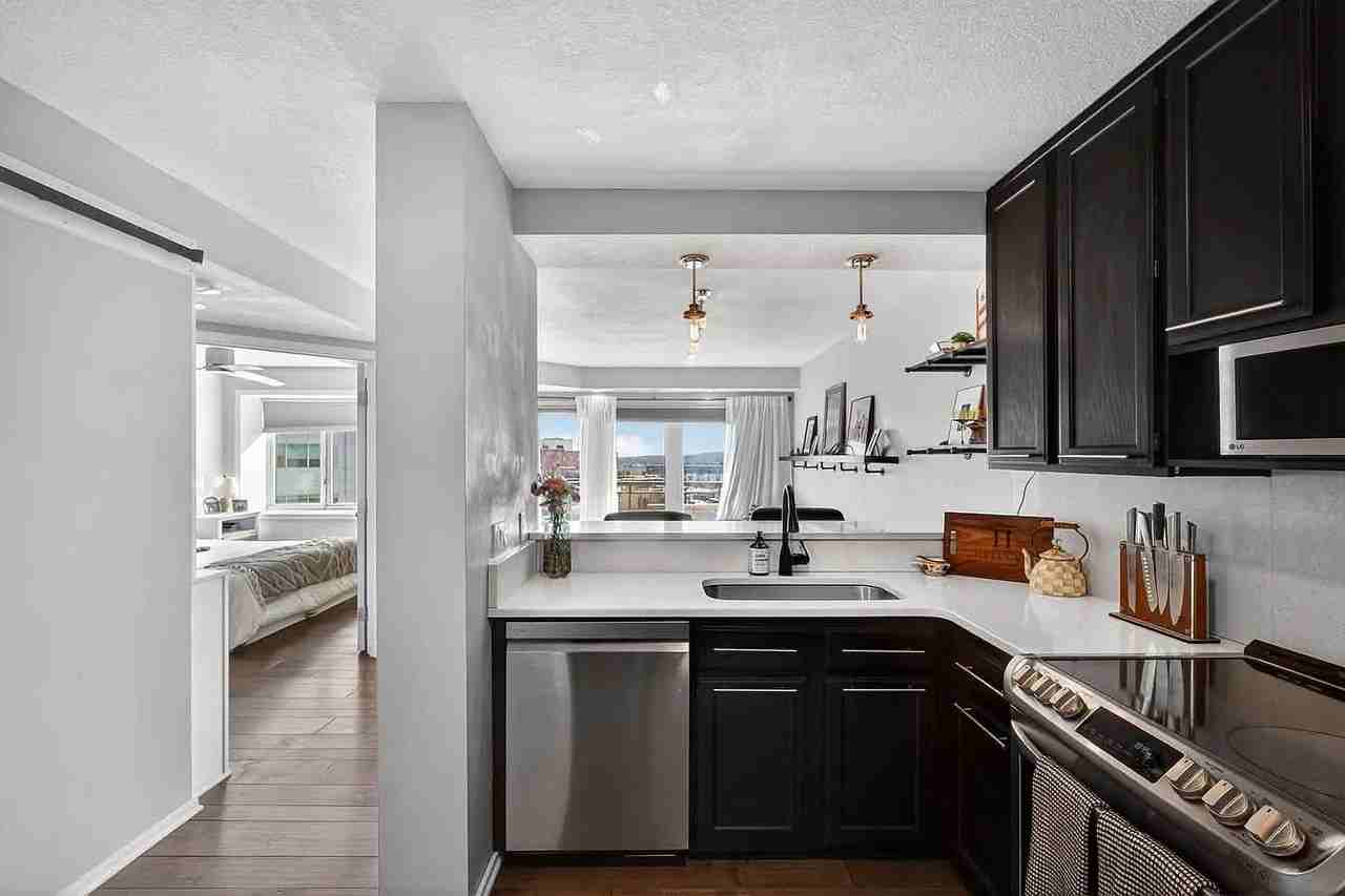 300 Walnut St #604 - Photo 5 of 7