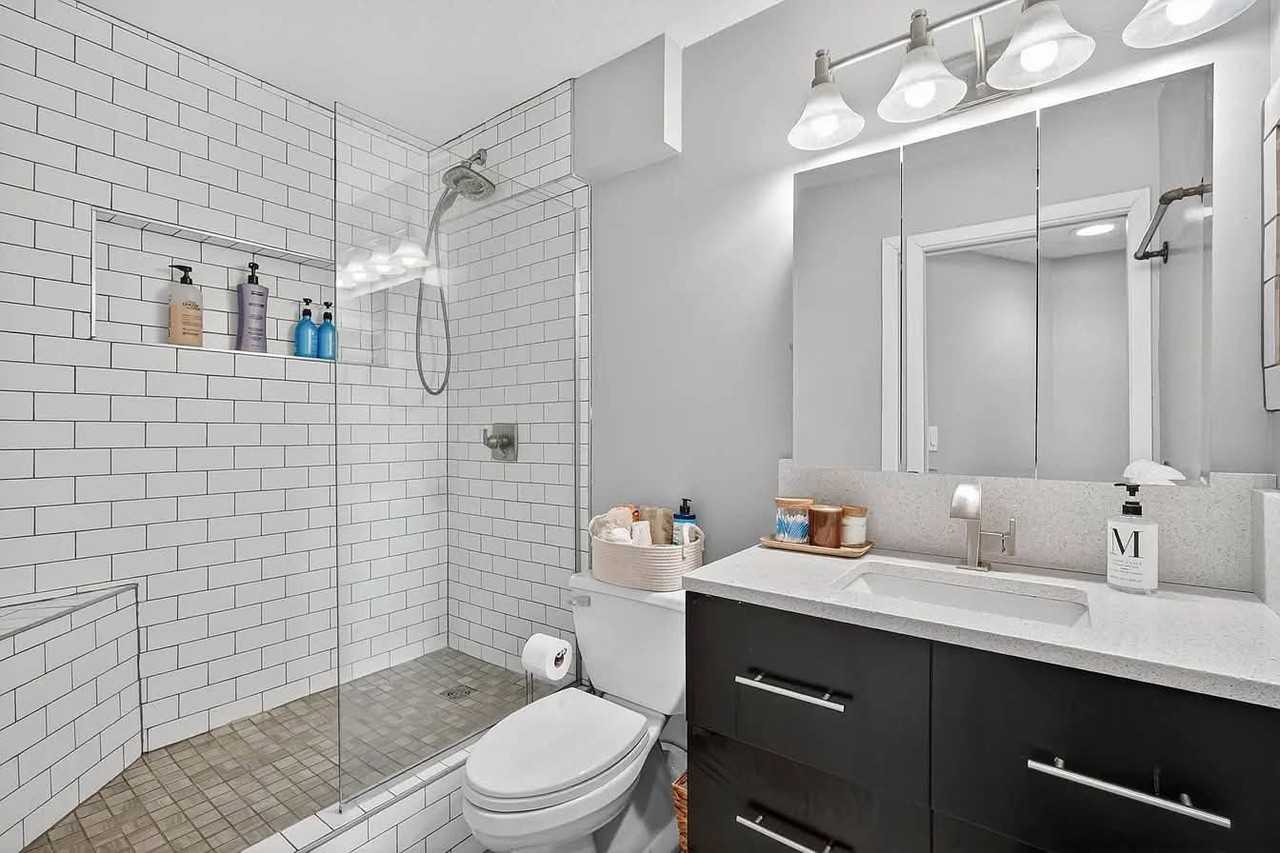 300 Walnut St #604 - Photo 6 of 7