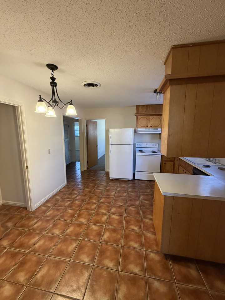 3811 51st St #B - Photo 3 of 11