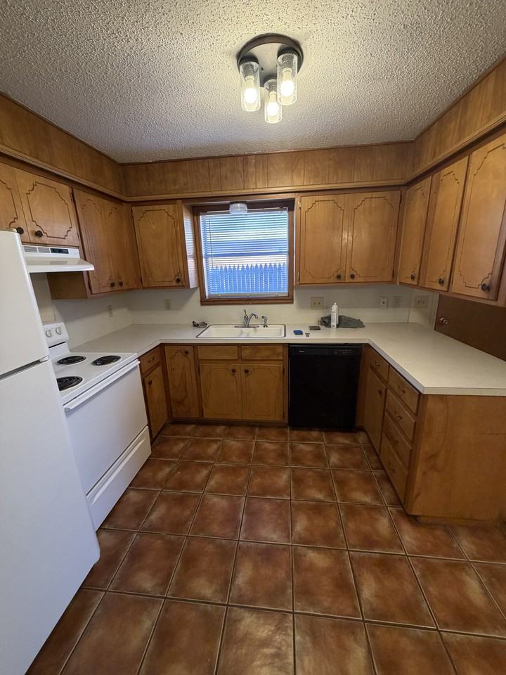 3811 51st St #B - Photo 4 of 11